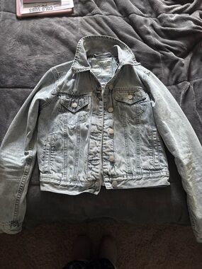 Light Wash Denim Jean Jacket - Women